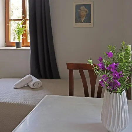 Ξενοδοχείο με διαμερίσματα Polas Residencies